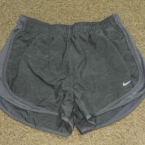 Nike Tempo
Women's Brief-Lined Running Shorts